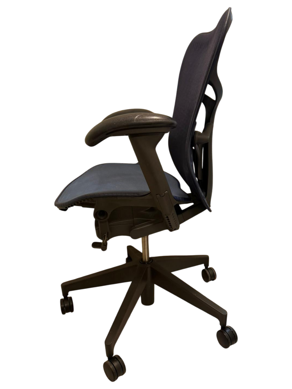 Herman Miller Mirra 2 Navy Butterfly